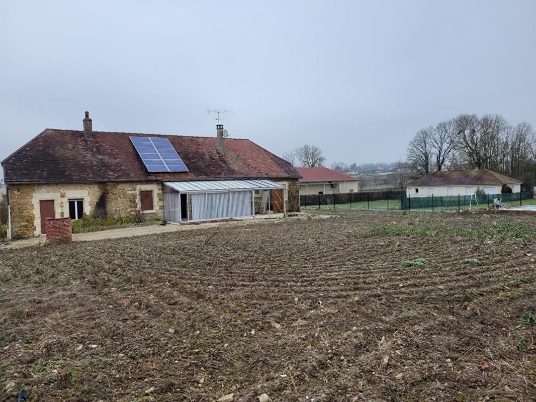 MAISON DE CARACTERE A FINIR DE RENOVER AVEC TERRAIN DIVISIBLE