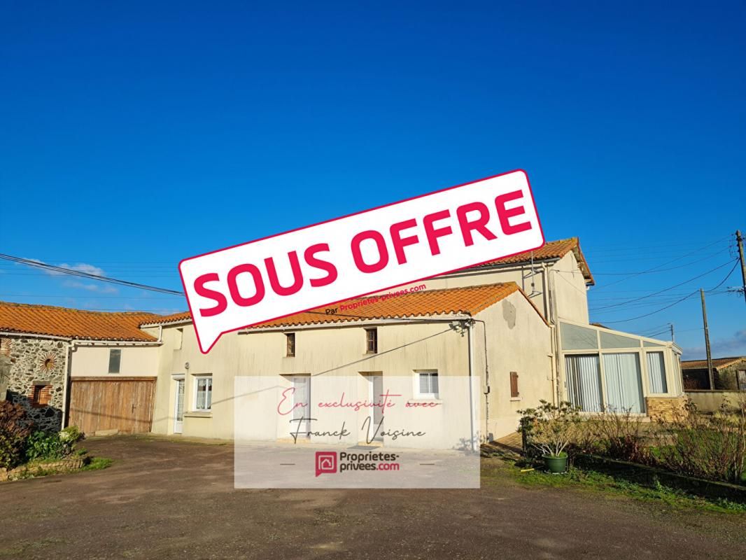 Maison  A VENDRE - Le Boupère  - 3 chambres -167m2 env avec dépendances et jardin de 2400 M2 env