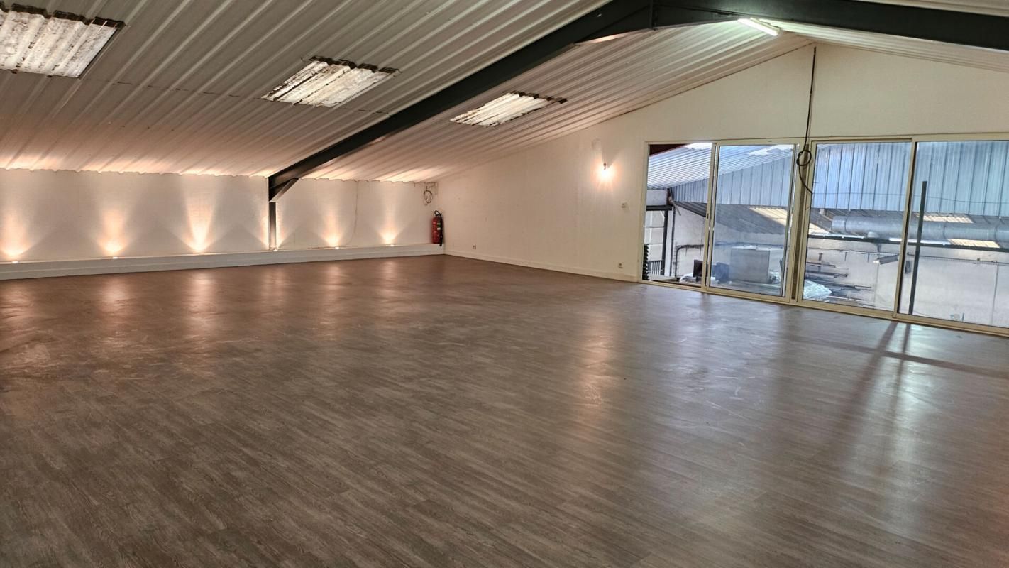 CASTELNAUDARY EXCLUSIVITE CASTELNAUDARY - BATIMENT INDUSTRIEL 670 M², TERRAIN 1.930 M² 2