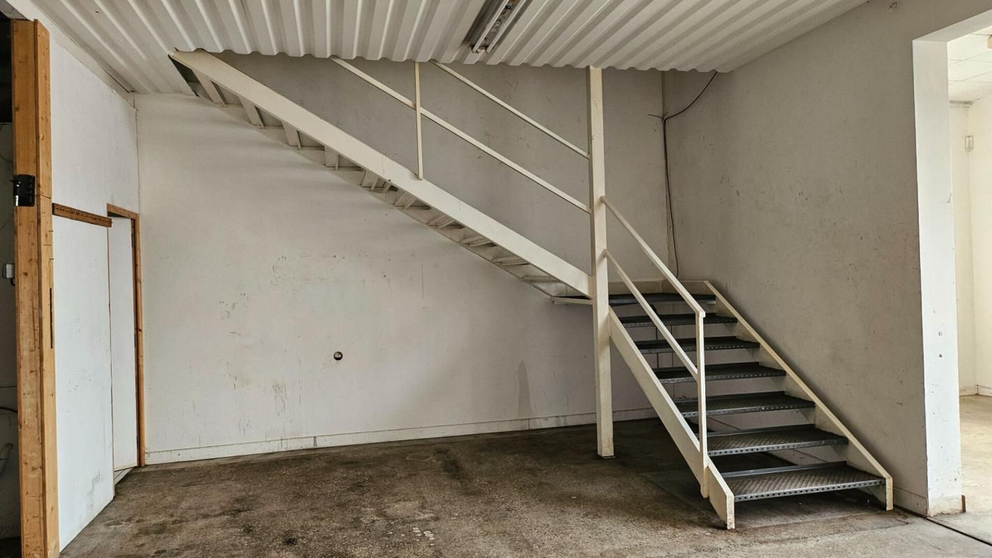 CASTELNAUDARY EXCLUSIVITE CASTELNAUDARY - BATIMENT INDUSTRIEL 670 M², TERRAIN 1.930 M² 3