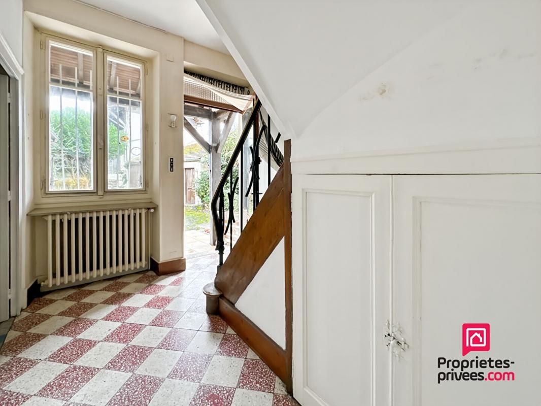 AVALLON Maison Avallon proche gare 8 pièce(s) 203 m2 2