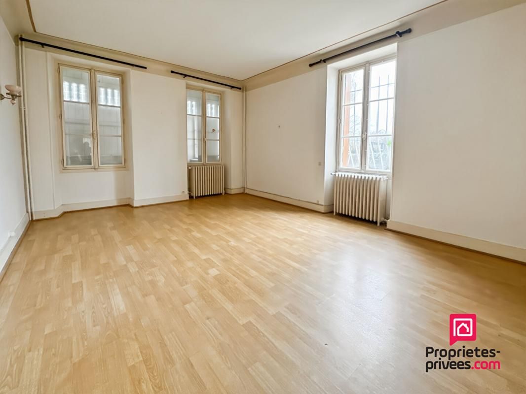 AVALLON Maison Avallon proche gare 8 pièce(s) 203 m2 3