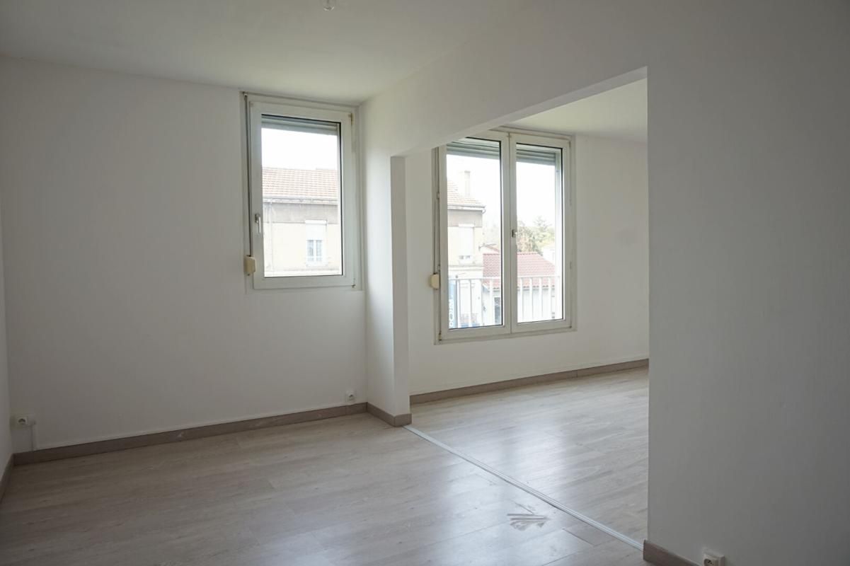 FIRMINY Firminy 42700 hyper centre Appartement traversant 67 m² 2 chambres 4