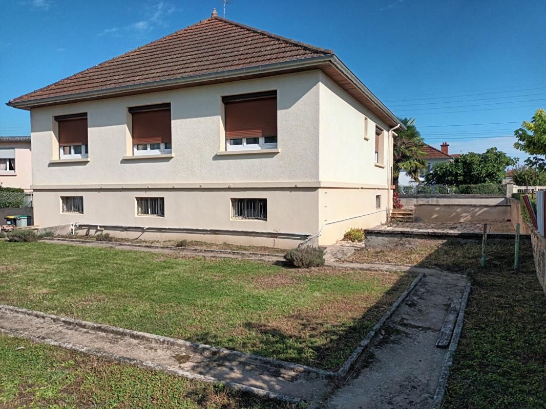 GUEUGNON Maison 4 pièce(s) 97 m2 sur sous sol semi enterré 2