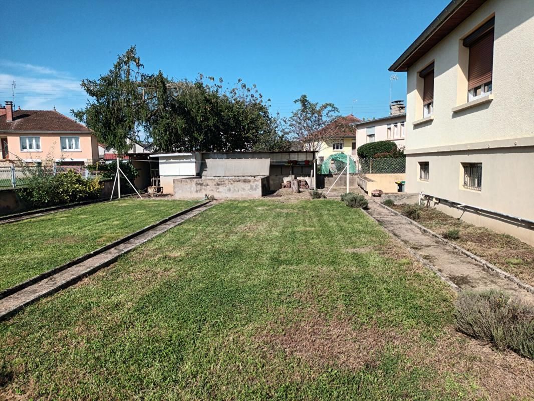 GUEUGNON Maison 4 pièce(s) 97 m2 sur sous sol semi enterré 3
