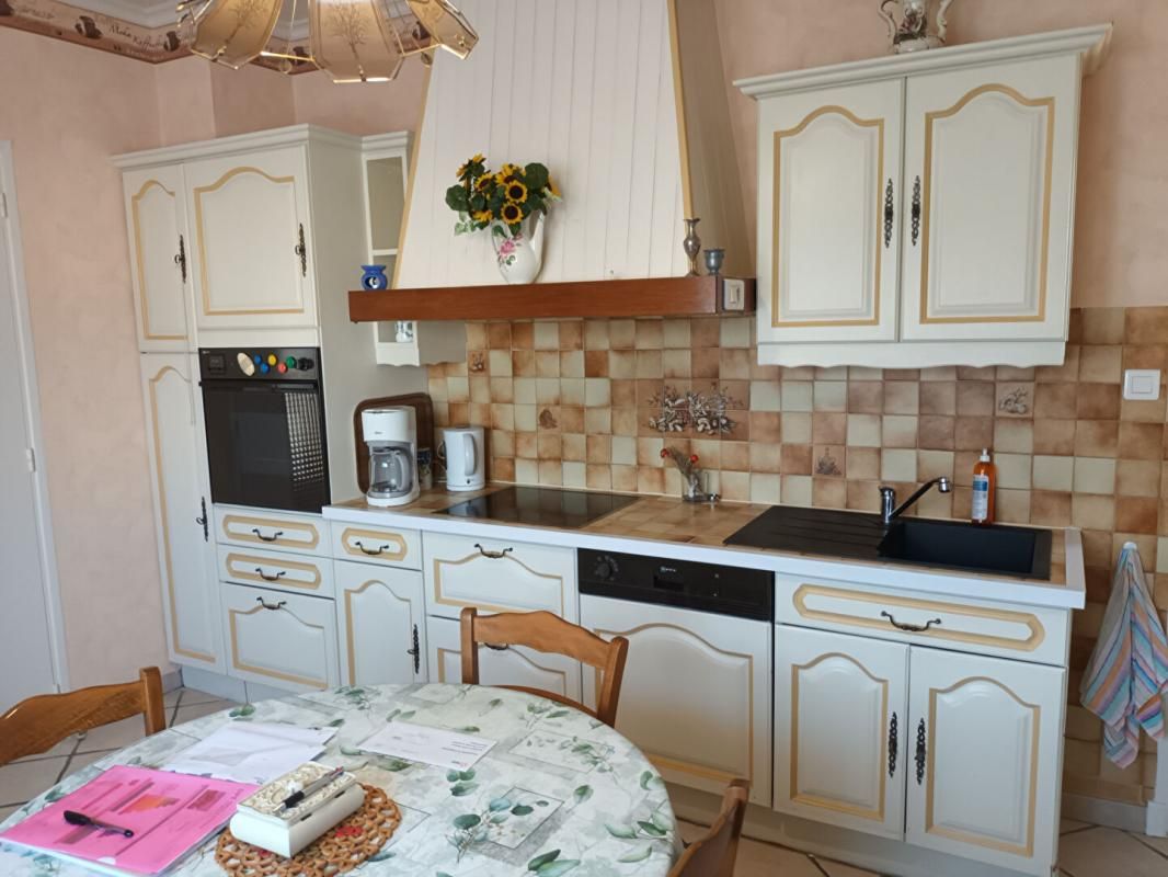 GUEUGNON Maison 4 pièce(s) 97 m2 sur sous sol semi enterré 4