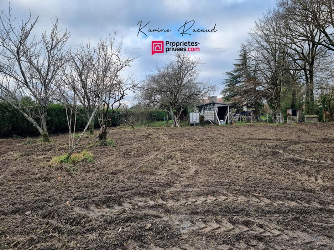 Terrain constructible Aubigny Les Clouzeaux 730 m2