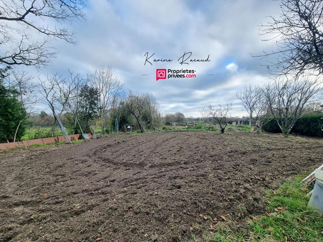 AUBIGNY Terrain constructible Aubigny Les Clouzeaux 730 m2 2