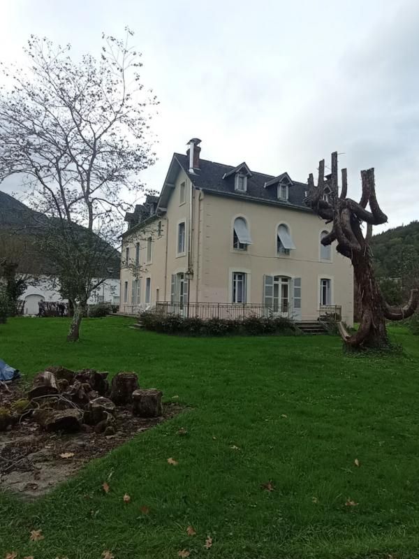 DEMEURE DE MAITRE BEAU VOLUME 8 CHAMBRES - CADRE BUCOLIQUE PARC DE 3389 M²