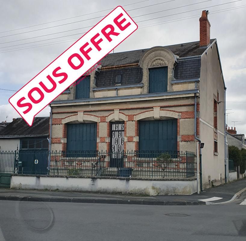 Maison de ville indépendante 9 pièces garage et jardin