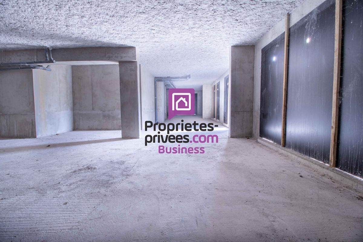 MONTEUX 84170 MONTEUX - MURS COMMERCIAUX 220 m² - 645 000 Euros - 4