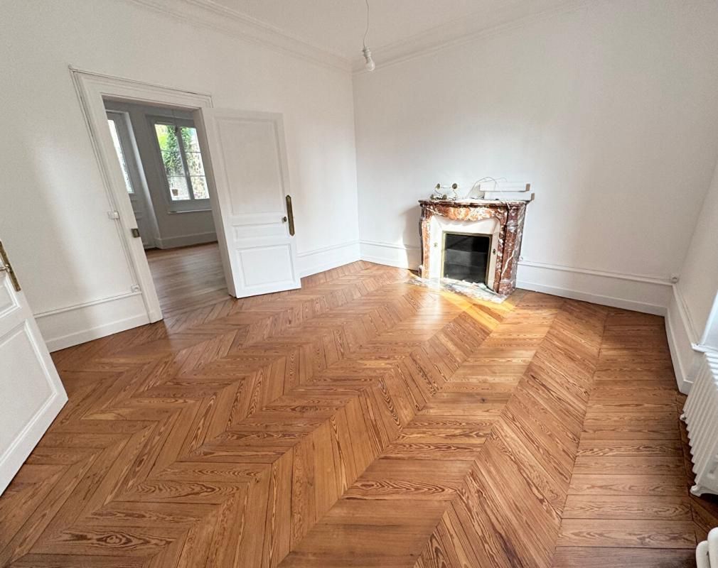 Maison - Le Mans - Croix de pierre - 6 pièce(s) -145 m²