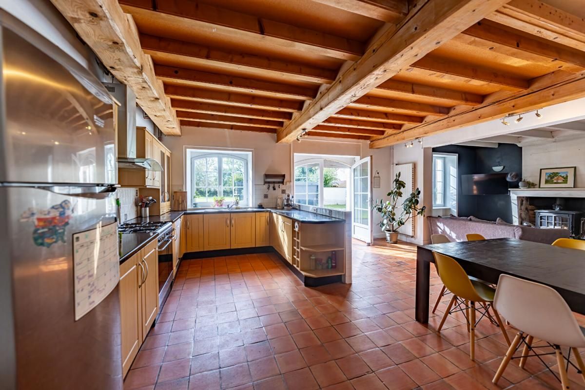 GENSAC-LA-PALLUE Maison de caractère à Gensac La Pallue 8 pièce(s) 231 m2 NOUVEAU PRIX 373  000euros 4