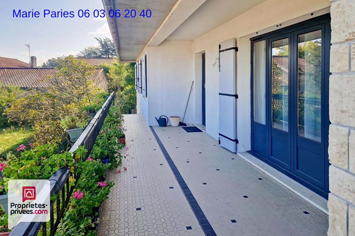 LANGON Spacieuse maison familiale de 175 m2 entièrement rénovée - Terrain 1965 m2  avec partie constructible - Dépendances 2