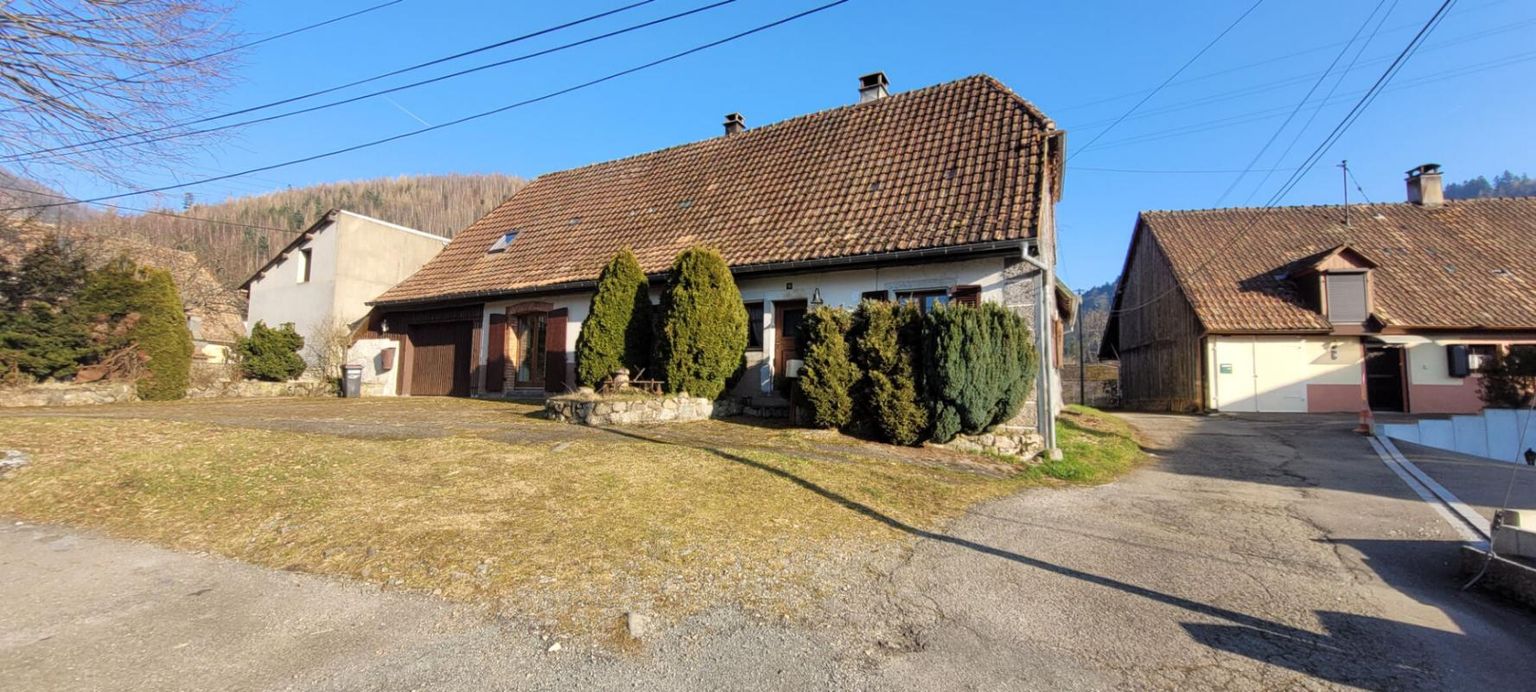 Maison en pierre au coeur du village
