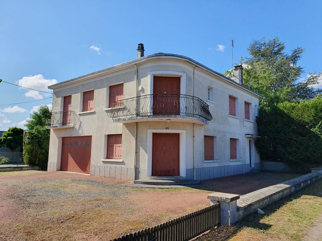 CHATEAUROUX Maison 6 pièce(s) 210 m2 + Garage avec parc de 1771 m2 2