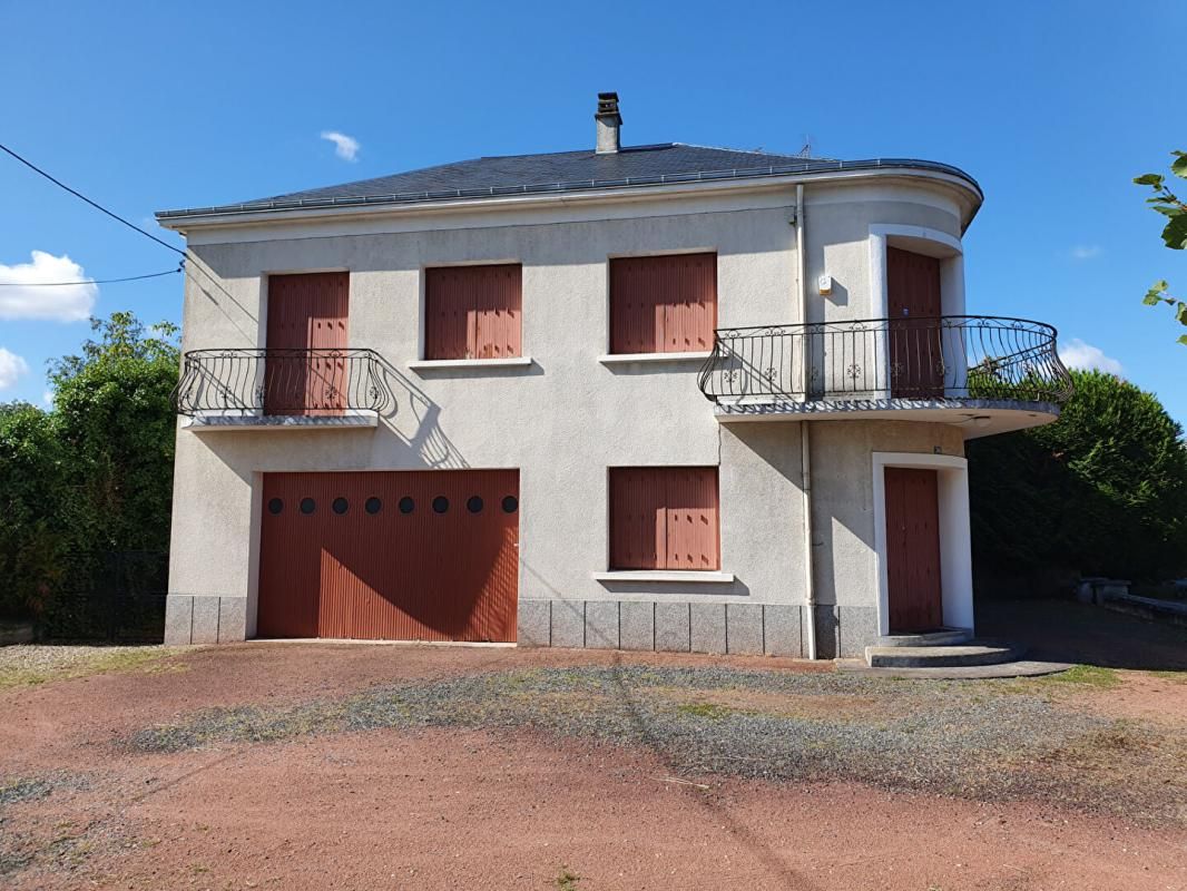 CHATEAUROUX Maison 6 pièce(s) 210 m2 + Garage avec parc de 1771 m2 3