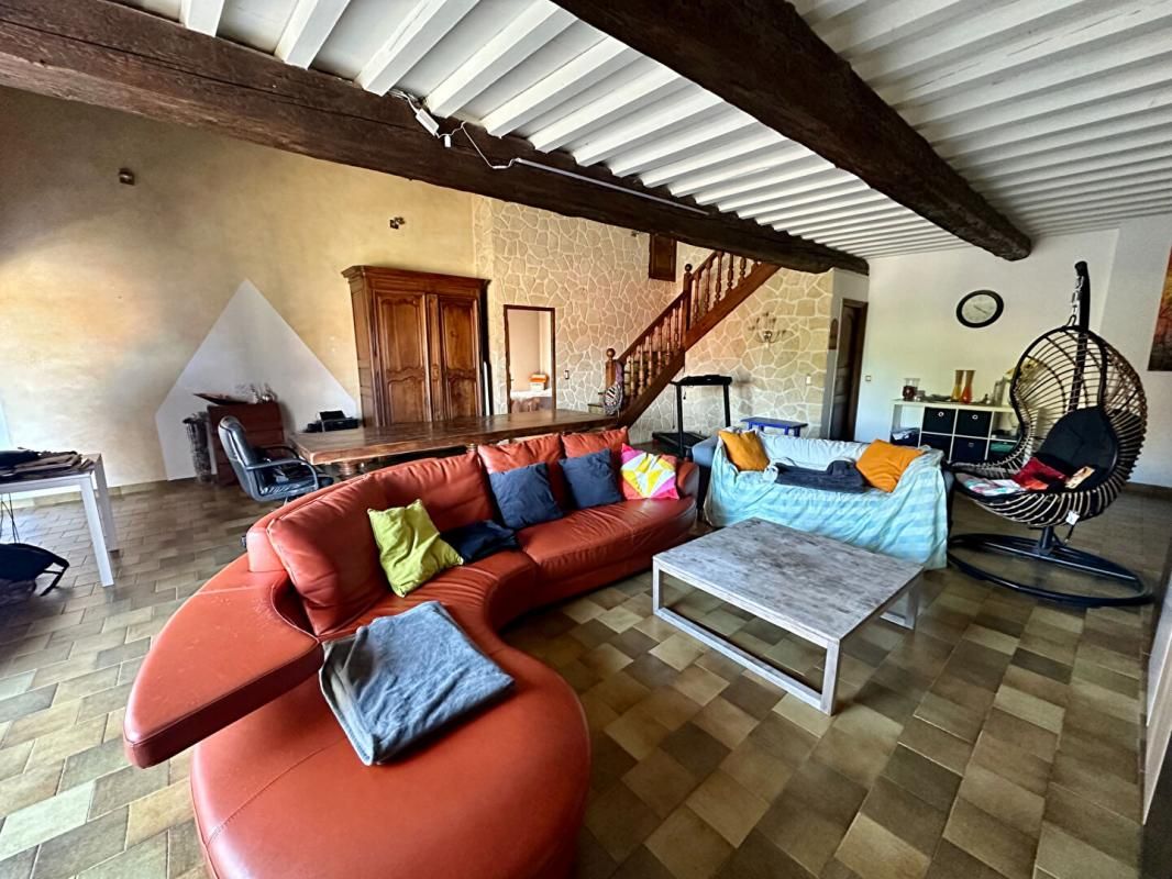 GIGEAN Ensemble immobilier totalisant 314m2 habitable et 522m2 au sol 3