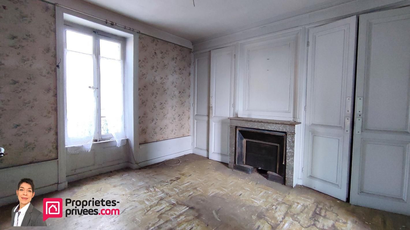 THIZY-LES-BOURGS (69240) Immeuble à réhabiliter 250 m² sur 5 niveaux