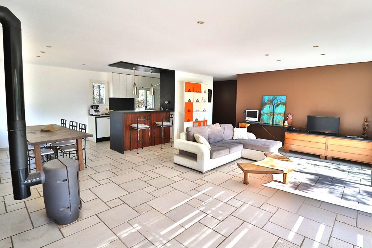 Villa 4 faces Pia 5 pièce(s) 130 m2 sur un terrain avec piscine de 1356m²