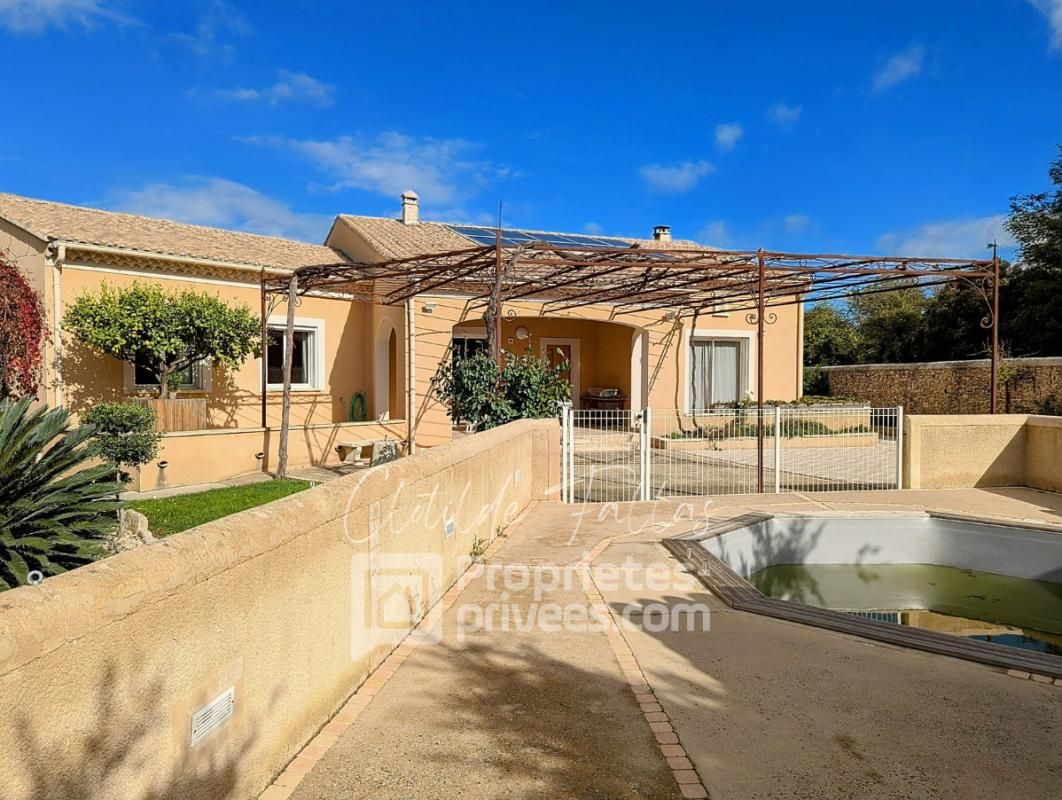 Villa familiale spacieuse avec piscine et jardin arboré ! Belle prestation