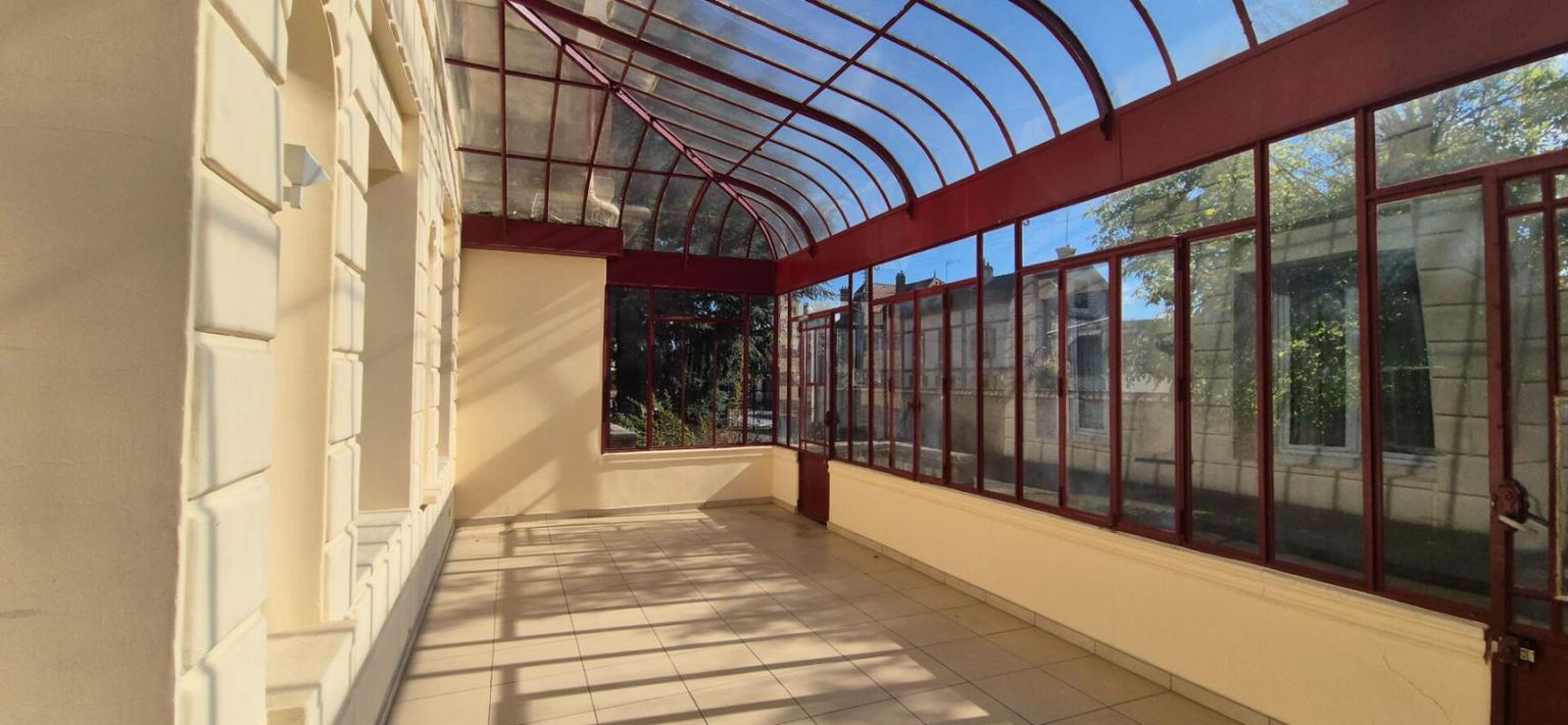 CREPY-EN-VALOIS Demeure de prestige CREPY-EN-VALOIS 14 pièce(s) 443 m2 3