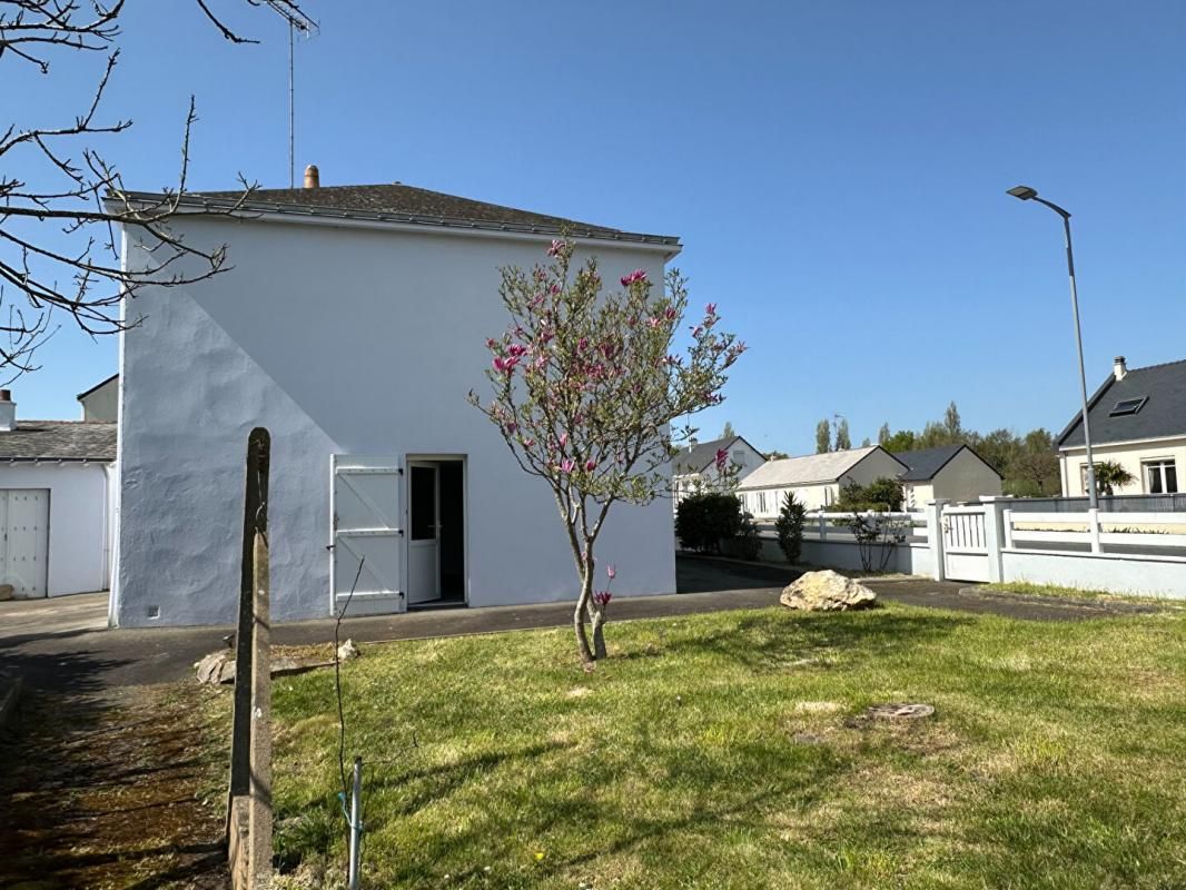 HERBIGNAC Maison à rénover avec potentiel locatif + terrain constructible + garage transformable 3