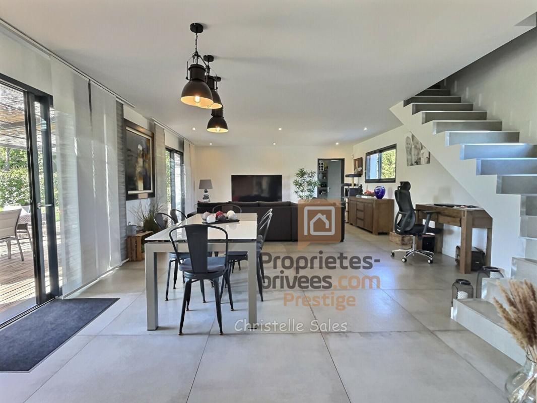 MONTAUROUX villa récente  6 p avec piscine proche A8 5 pièce(s) 140 m2 3