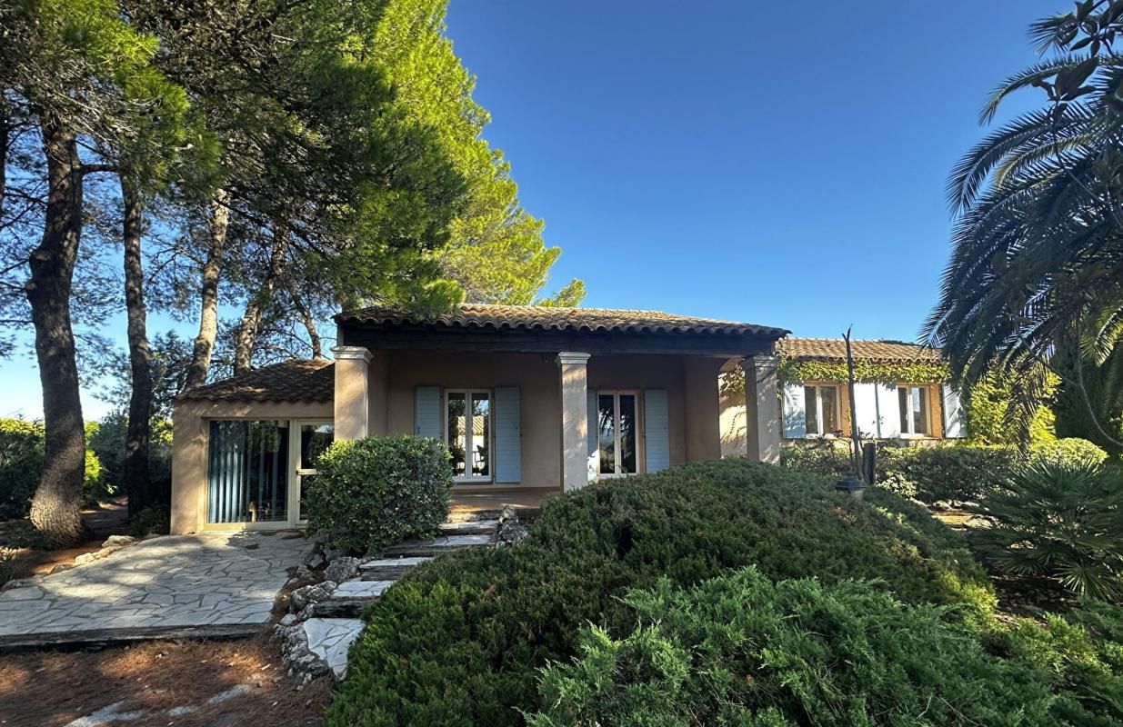 LE MUY Maison 12 pièce(s) 257 m2 2