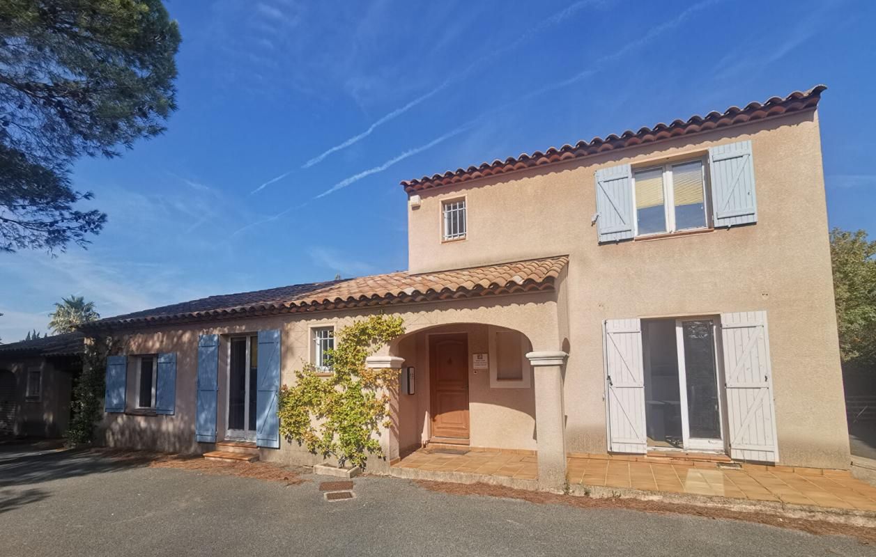 LE MUY Maison 12 pièce(s) 257 m2 3