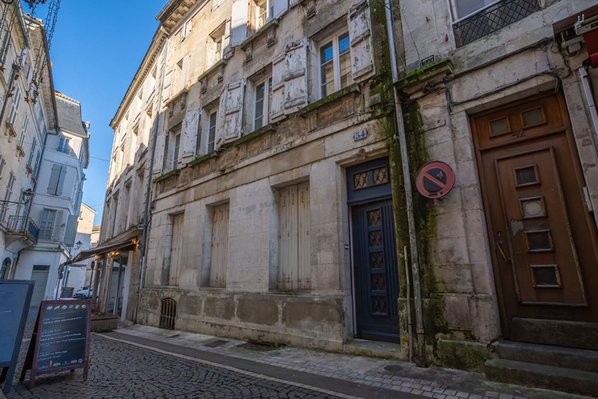 Maison de ville 8 pièces dans le centre d'Angoulême