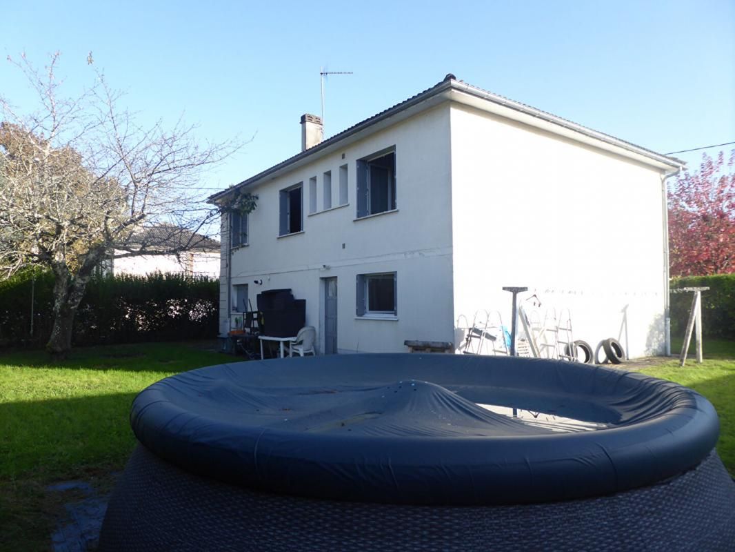 SAINT-PANTALEON-DE-LARCHE Grande maison Proche Zone ouest de Brive - 4 chambres 2