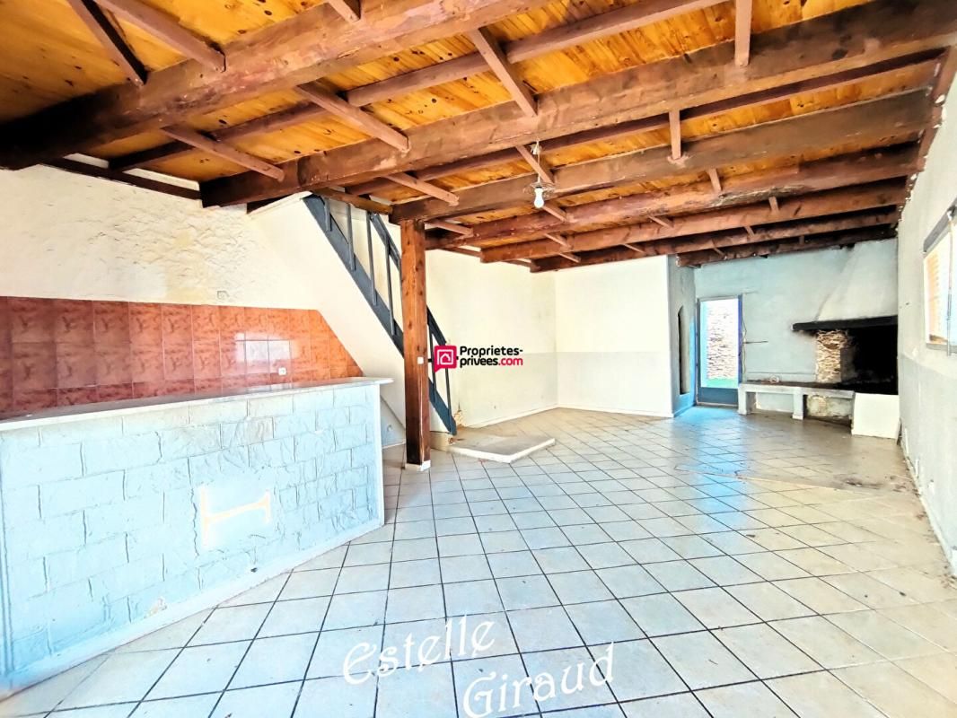 TRAUSSE maison en pierre, 3 chambres avec cour 3