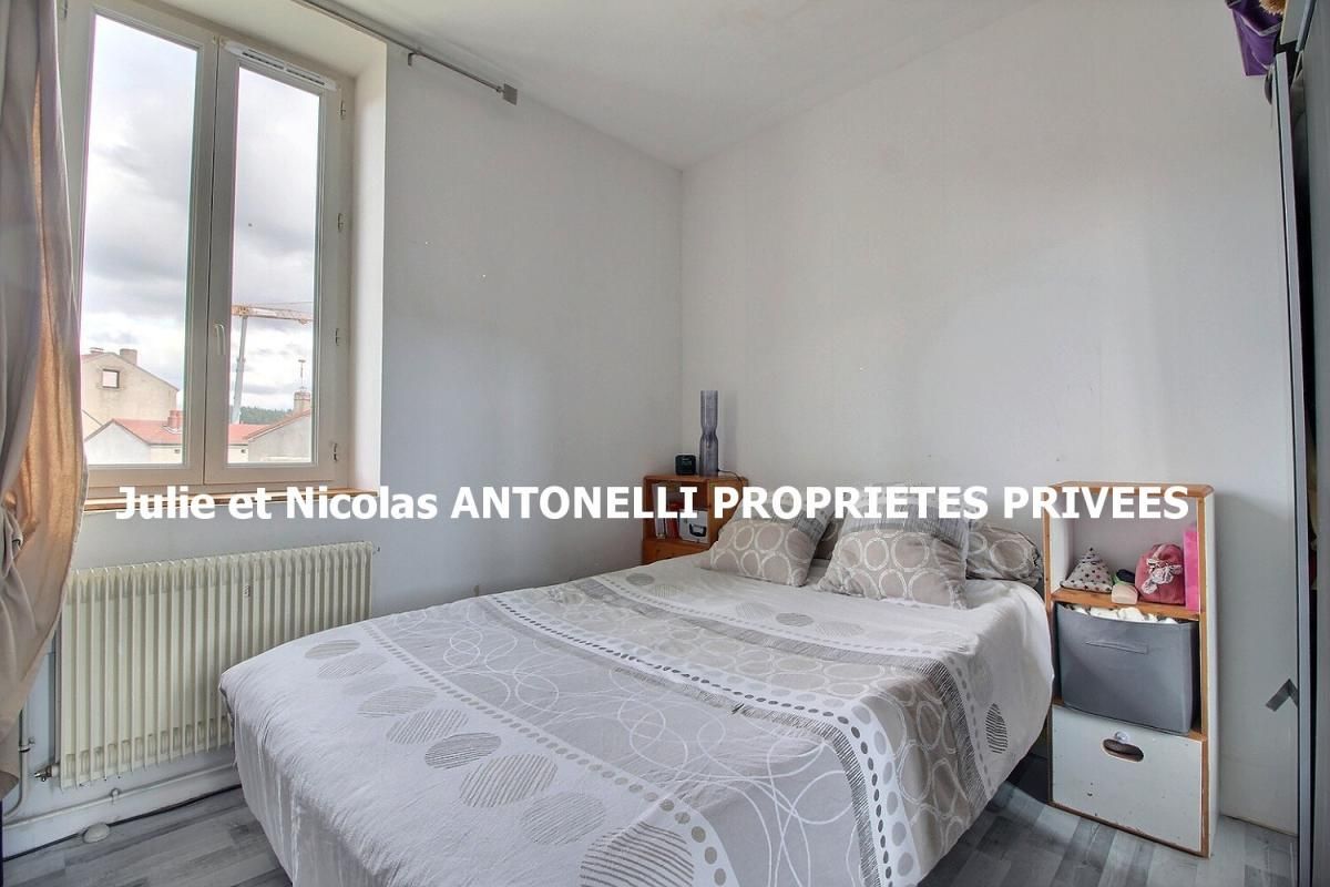 SAINT-JUST-MALMONT SAINT JUST MALMONT 43240 centre village appartement 58m² 2 chambres cave 4