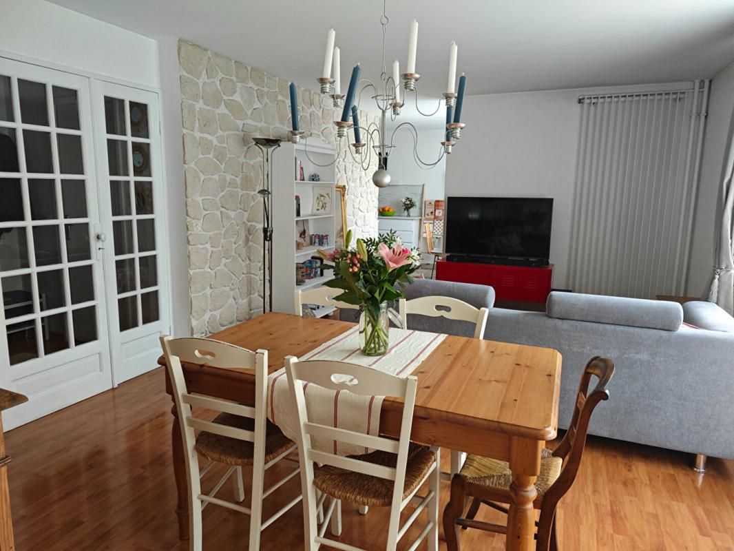 CHAMPS-SUR-MARNE Appartement 4 pièce(s) 81 m2 - 3 chambres 3
