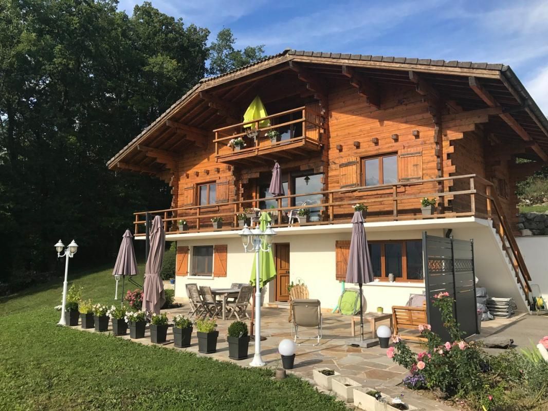 CONTAMINE-SUR-ARVE Contamine-sur-Arve, magnifique chalet en madriers de 220 m² environ sur plus de 4000 m² en partie constructible 2