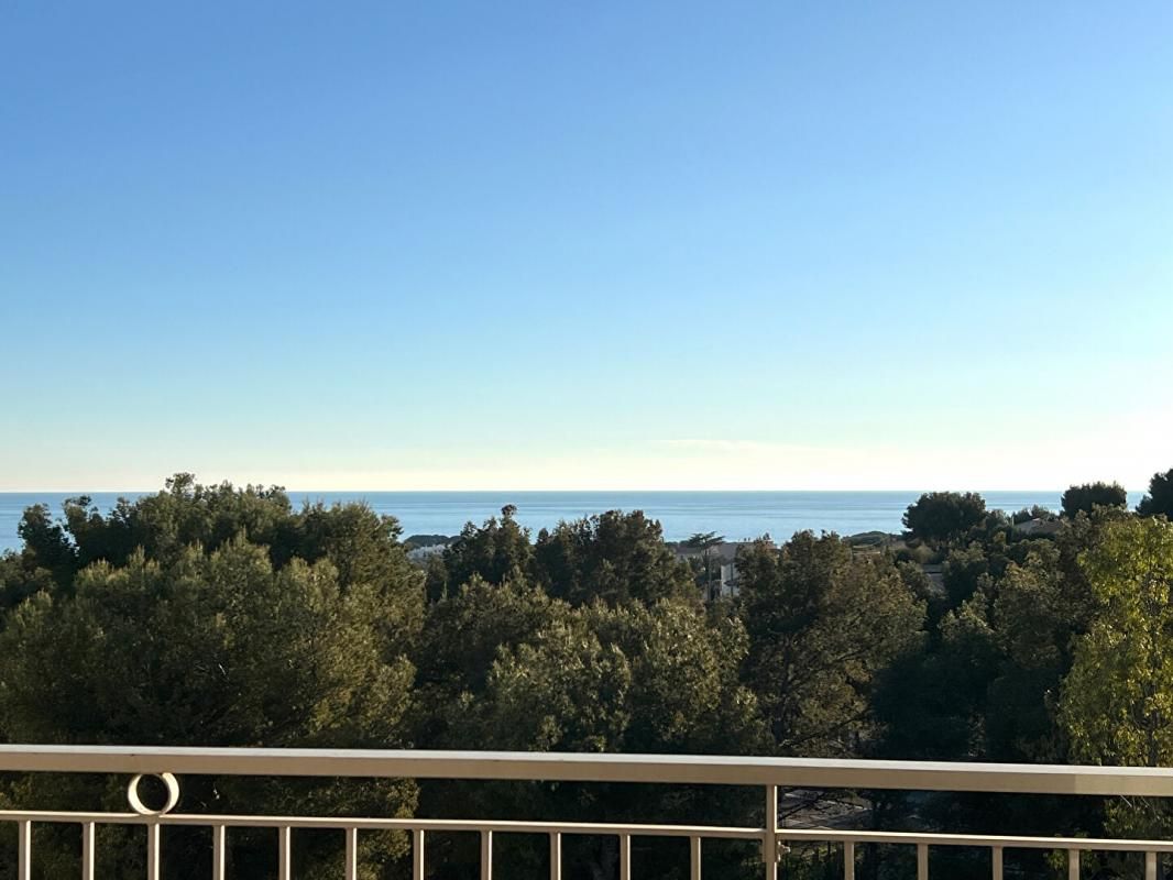 BANDOL BANDOL T3 M2 VUE MER avec loggia 2