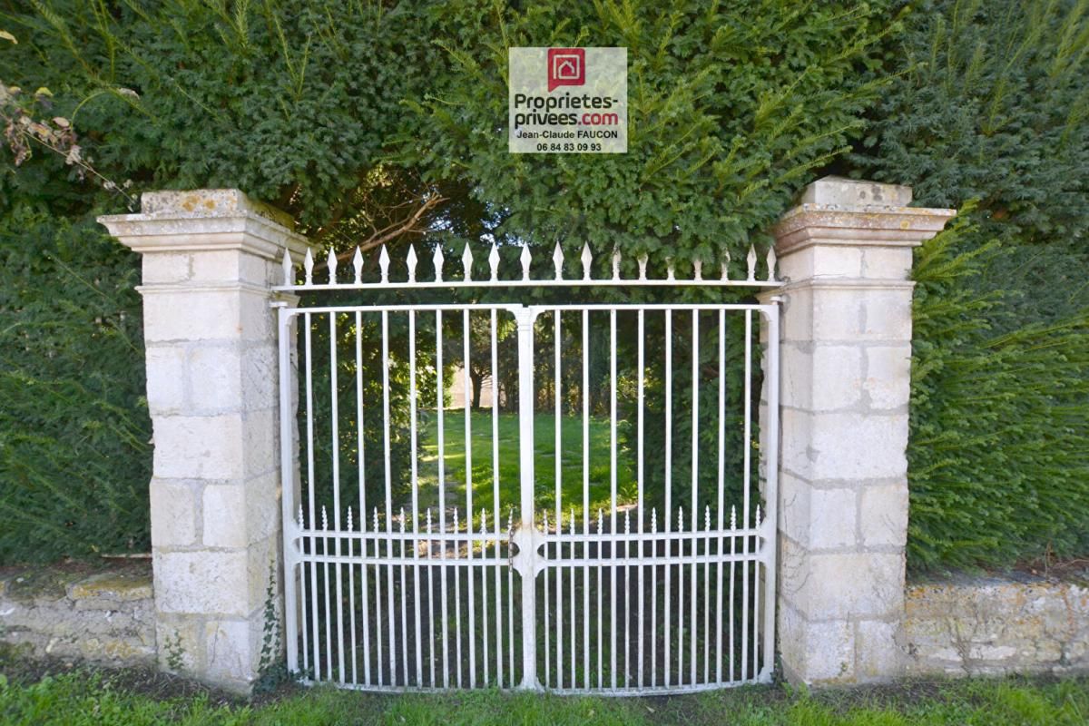 LAIROUX Maison 4 pièce(s) 168 m2 3