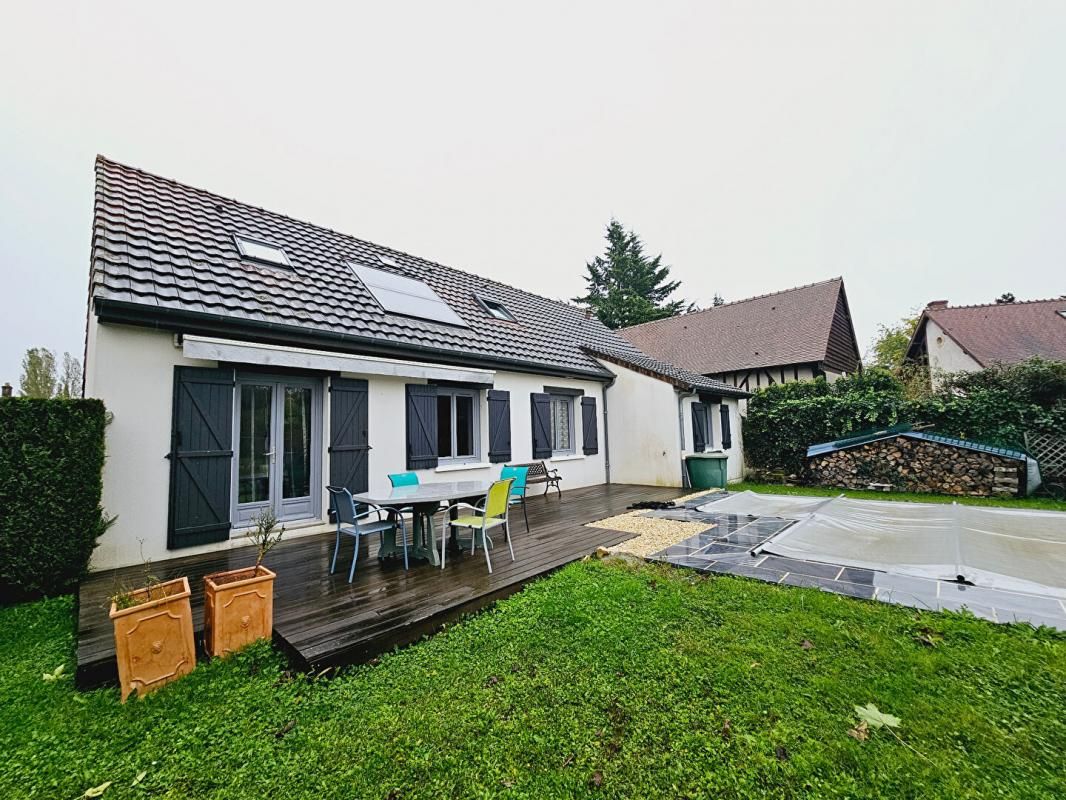 SAINT DOULCHARD MAISON 132.3 m2 6 PIECES PISCINE