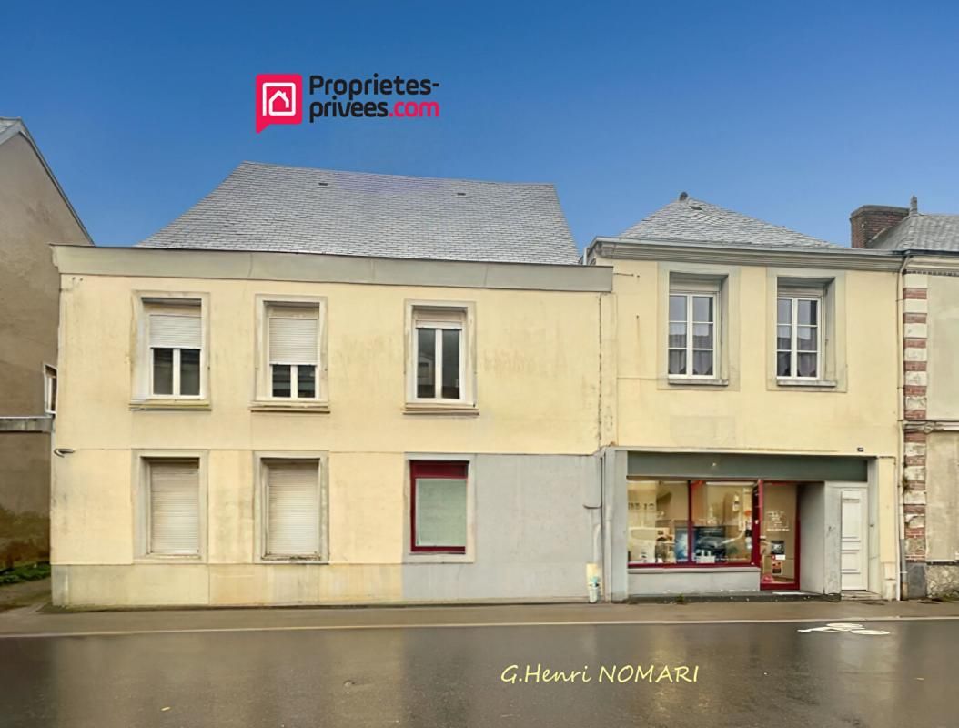 Immeuble Ombree D Anjou 12 pièce(s) 270 m2, 3 appartements et un commerce