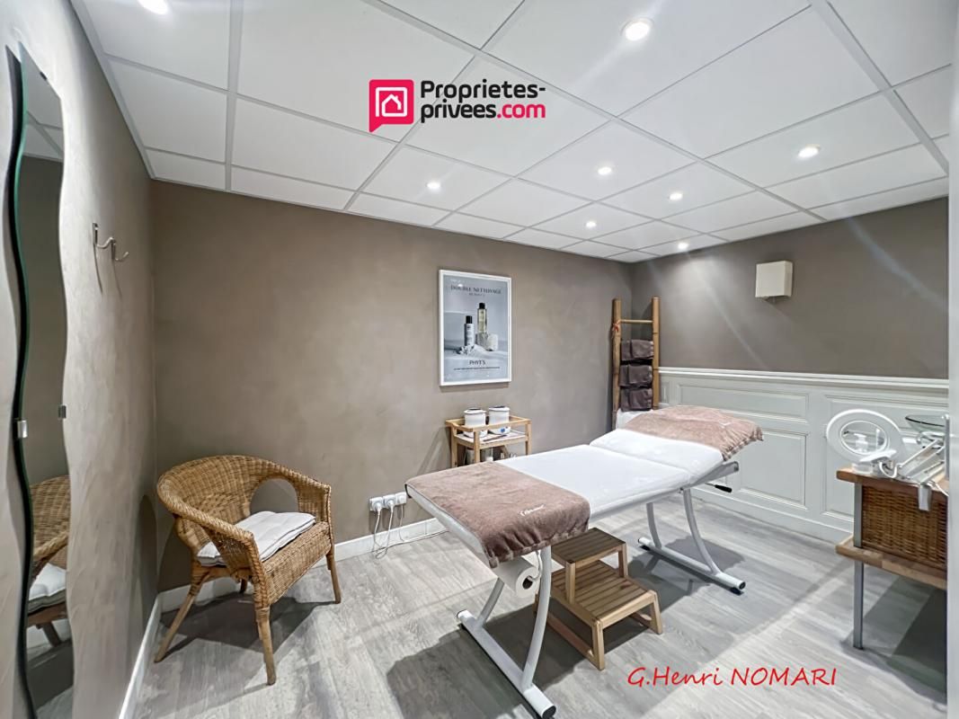 POUANCE Immeuble Ombree D Anjou 12 pièce(s) 270 m2, 3 appartements et un commerce 4