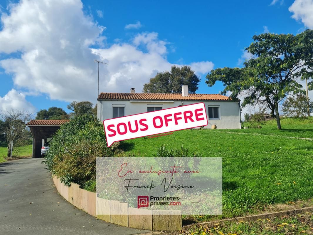 A VENDRE Mouchamps , maison de 101 m2 avec 4 chambres et 1 bureau sur une parcelle de 3500 m2 environ