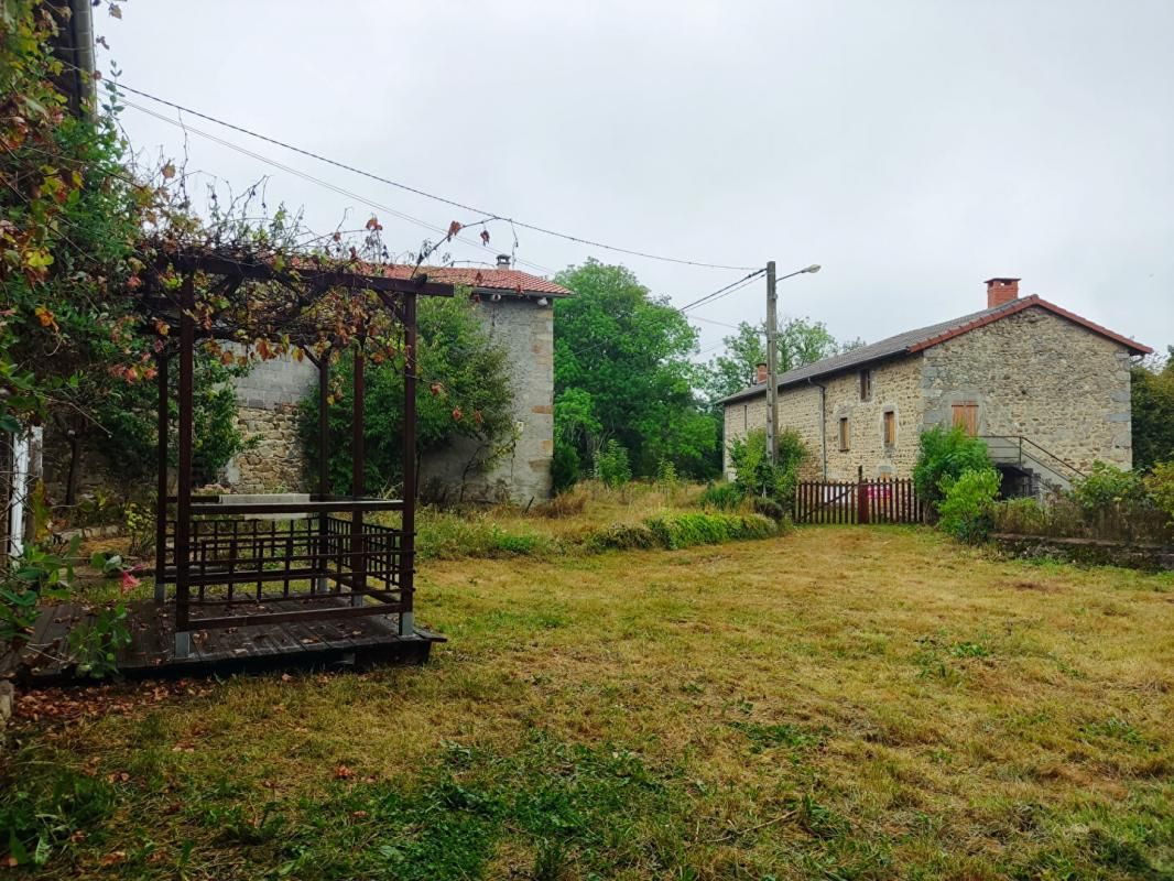 FOURNOLS Fournols - Chalembel(63), VIAGER LIBRE, ferme rénovée de 143m2 habitables sur 915 m2 de terrain 3