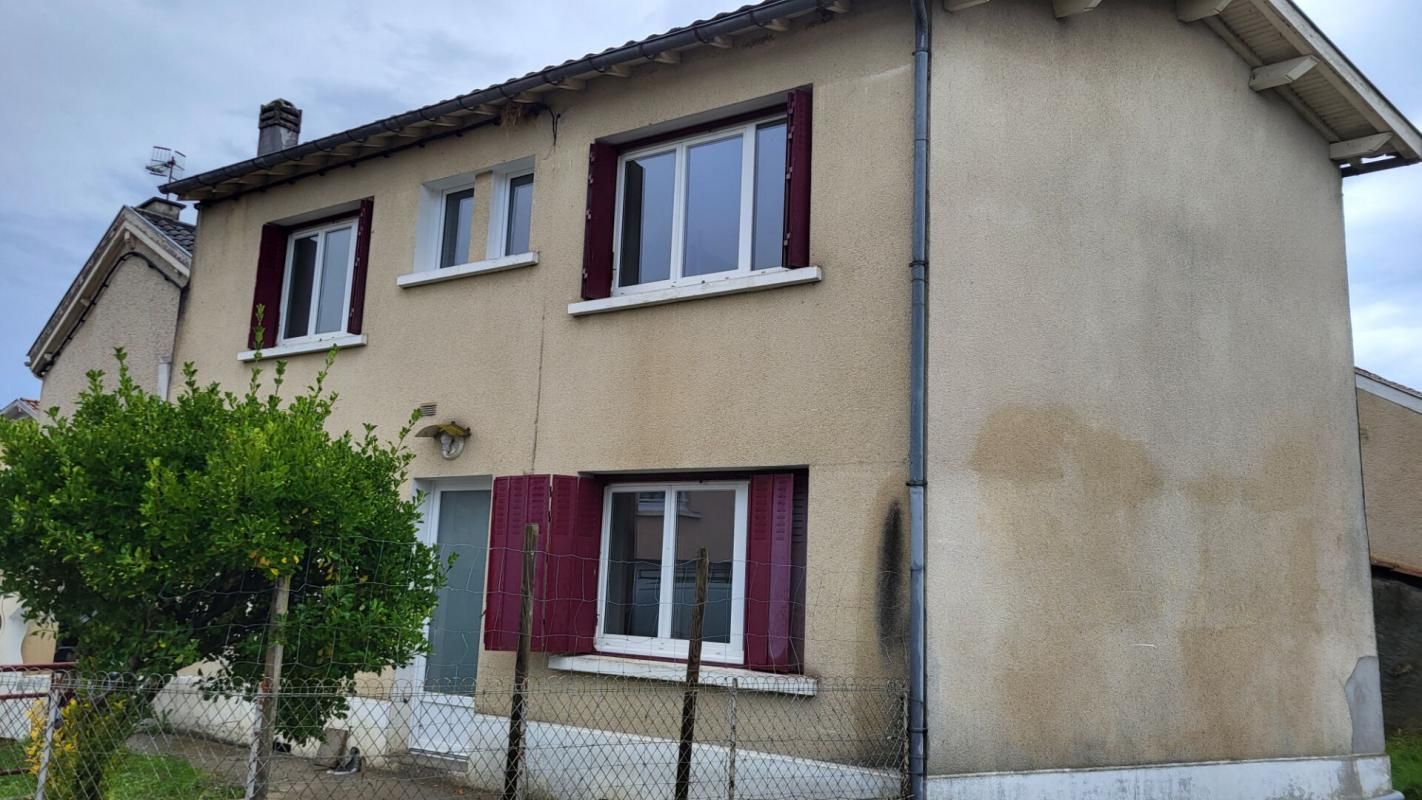 Proche de Mussidan Maison de village 4 pièces 71 m2 jardinet garage et jardin