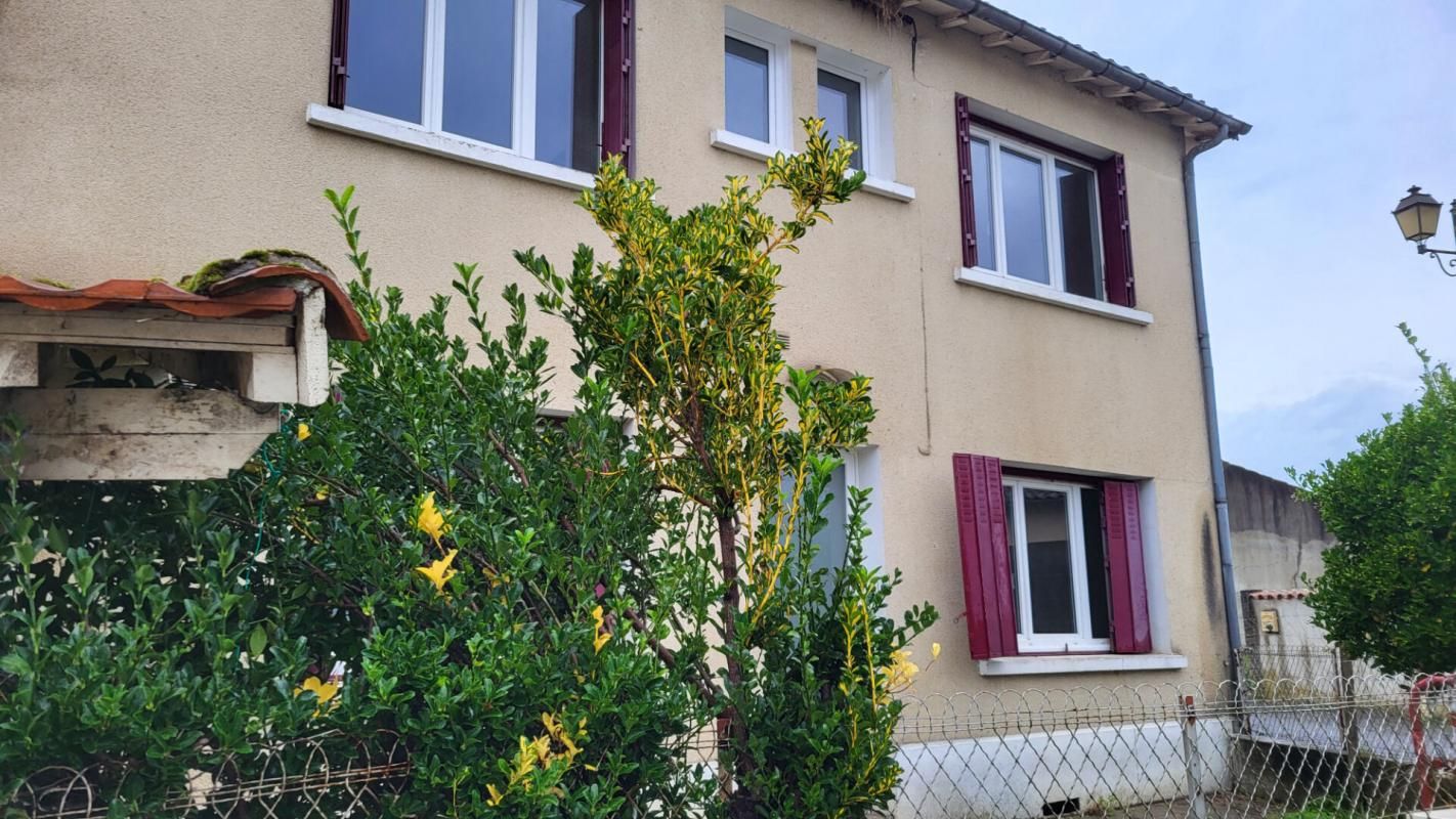 MUSSIDAN Proche de Mussidan Maison de village 4 pièces 71 m2 jardinet garage et jardin 2