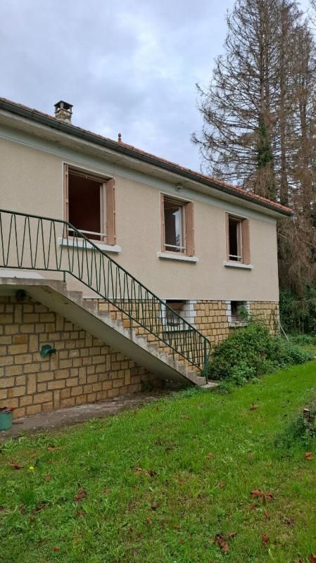 LE BUISSON-DE-CADOUIN Maison sur sous sol. Le Buisson De Cadouin. 4 pièce(s) 87 m2. Proche centre ville 3