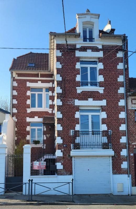 BELLE MAISON DE CARACTERE AVEC JARDIN ET GARAGE EMICOURT