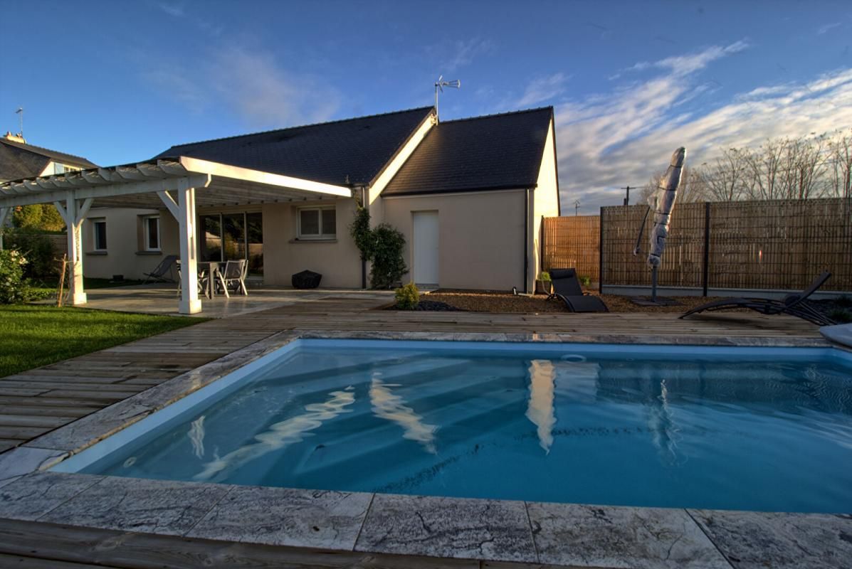 Maison plain pied Loire Authion 97 m2 piscine