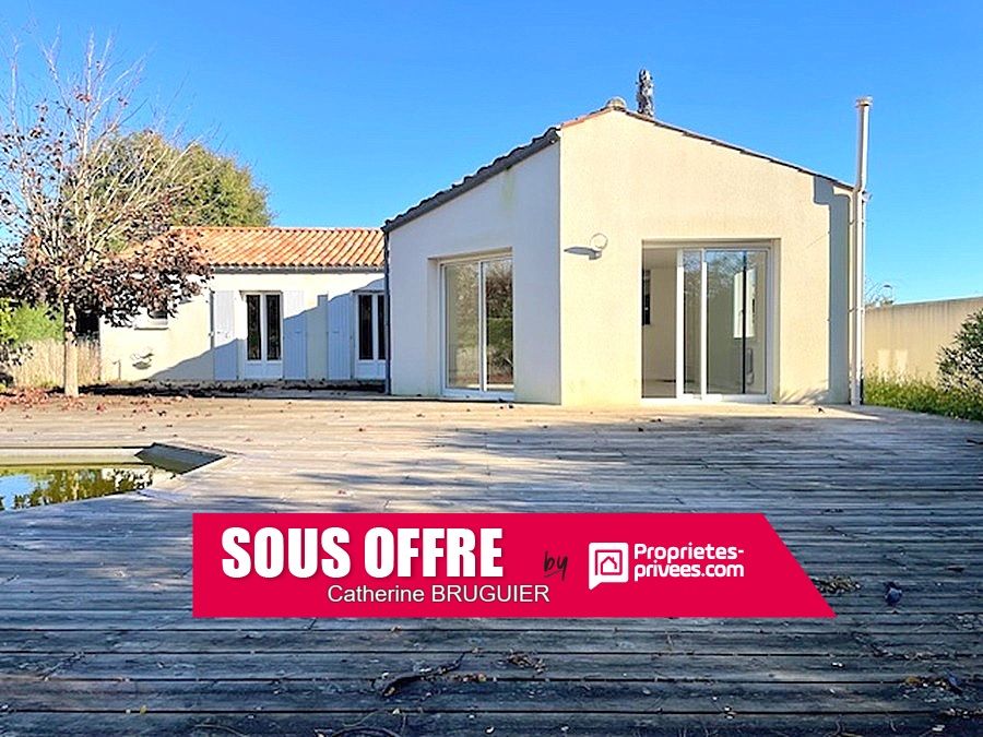 Maison de plain pied 125 m2, 4 chambres, terrasse bois, piscine et jardin