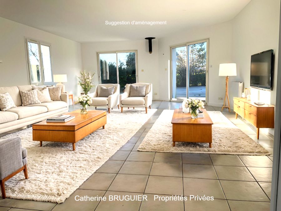 SAINT-JEAN-DE-LIVERSAY Maison de plain pied 125 m2, 4 chambres, terrasse bois, piscine et jardin 2